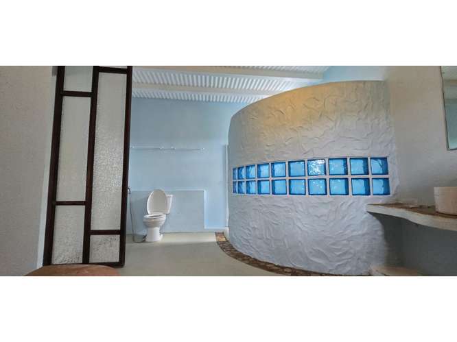 CHAME / CHICA / 3500 M2 / 3 NIVELES / 5 HABITACIONES / 50 PARKINGS