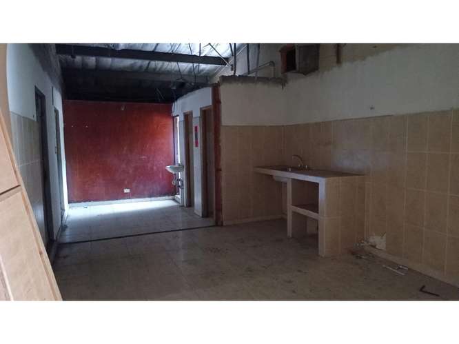 SE ALQUILA GALERA COMERCIAL 245M EN PEDREGAL EL PARADOR SOBRE VIA - Imagen 10