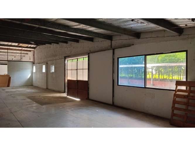 SE ALQUILA GALERA COMERCIAL 245M EN PEDREGAL EL PARADOR SOBRE VIA