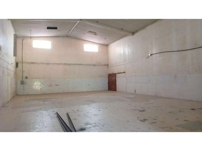SE ALQUILA GALERA COMERCIAL 268M EN EL PARADOR PEDREGAL  SOBRE VIA - Imagen 2