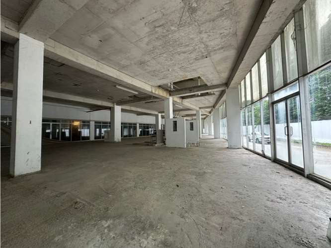 SE VENDE GALERA 5854M EN COLON ZONA LIBRE 3 NIVELES FRENTE A LA CALLE - Imagen 15