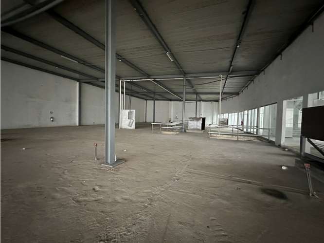 SE VENDE GALERA 5854M EN COLON ZONA LIBRE 3 NIVELES FRENTE A LA CALLE - Imagen 13