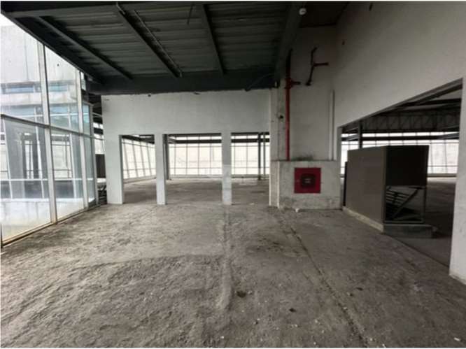 SE VENDE GALERA 5854M EN COLON ZONA LIBRE 3 NIVELES FRENTE A LA CALLE - Imagen 19