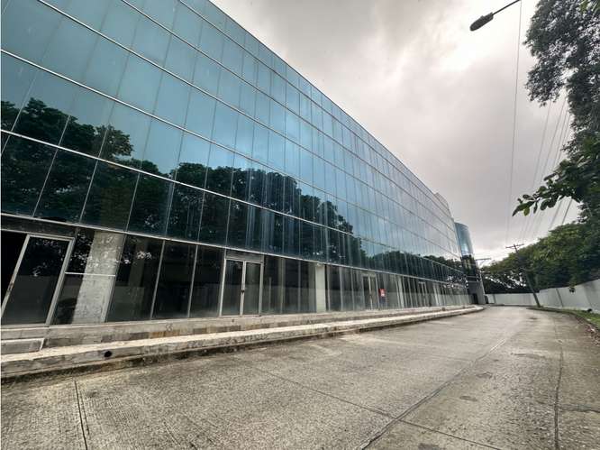 SE VENDE GALERA 5854M EN COLON ZONA LIBRE 3 NIVELES FRENTE A LA CALLE - Imagen 10