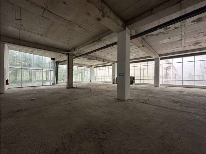SE VENDE GALERA 5854M EN COLON ZONA LIBRE 3 NIVELES FRENTE A LA CALLE - Imagen 9