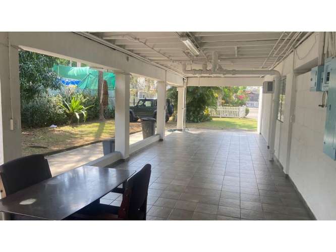 SE VENDE CASA CLAYTON ESTILO BUNGALAW 1015M 5 HABITACIONES REMODELADA
