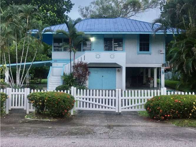 SE VENDE CASA CLAYTON ESTILO BUNGALAW 1015M 5 HABITACIONES REMODELADA