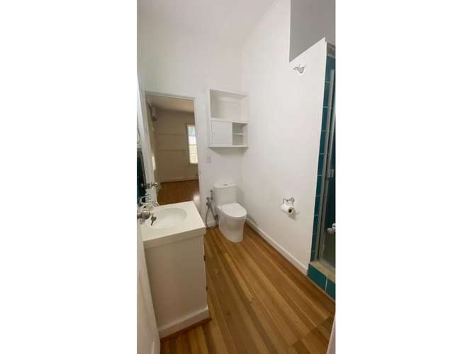 SE VENDE CASA CLAYTON ESTILO BUNGALAW 1015M 5 HABITACIONES REMODELADA