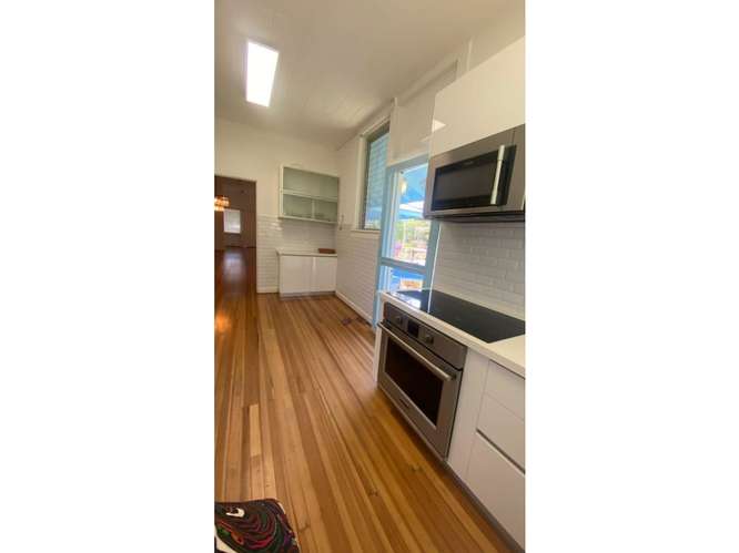 CLAYTON / ESTILO BUNGALAW / 1015M / 5 HABITACIONES / REFORMADA