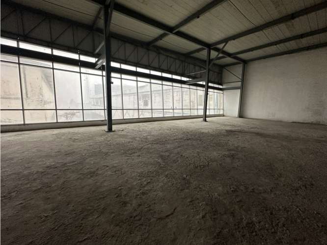 COLON / ZONA LIBRE / 5854 M2 / 3 NIVELES / 15 PARKING / FRENTE A CALLE - Imagen 2