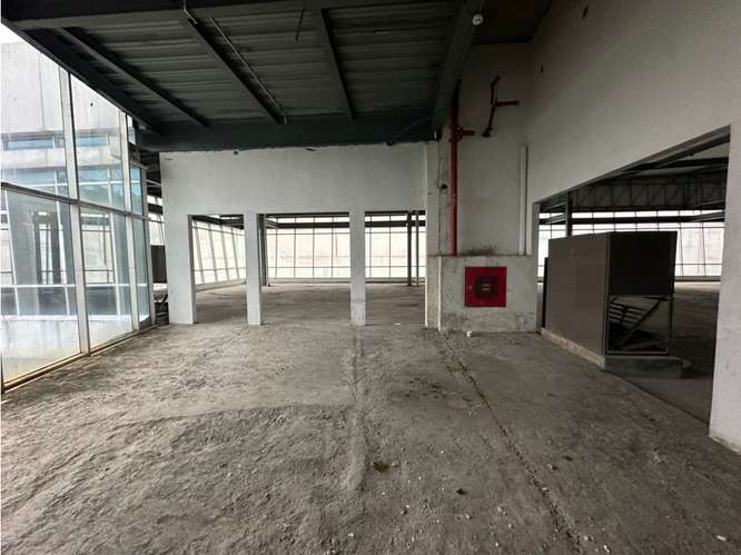 COLON / ZONA LIBRE / 5854 M2 / 3 NIVELES / 15 PARKING / FRENTE A CALLE - Imagen 3