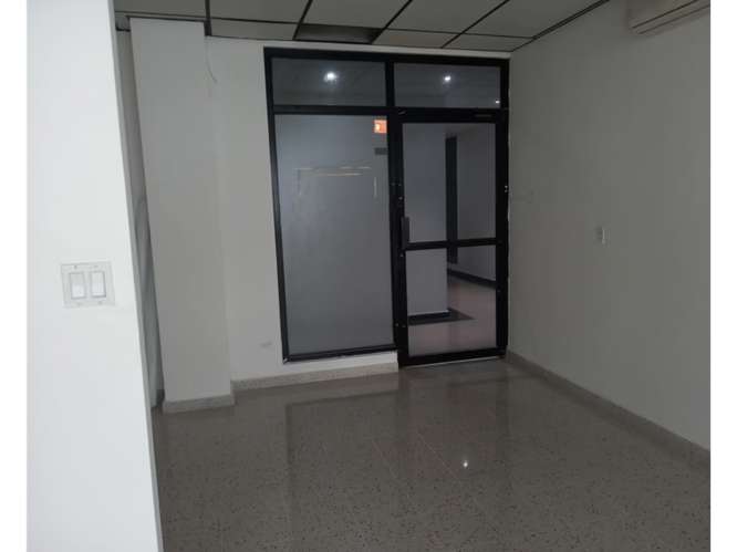 SE ALQUILA OFICINA 230M EN BALBOA PLAZA AV BALBOA VACIO PISO BAJO - Imagen 10