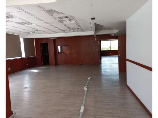 BALBOA PLAZA / AV BALBOA / DIVISIONES / 230 M2 / VACIO / PISO BAJO