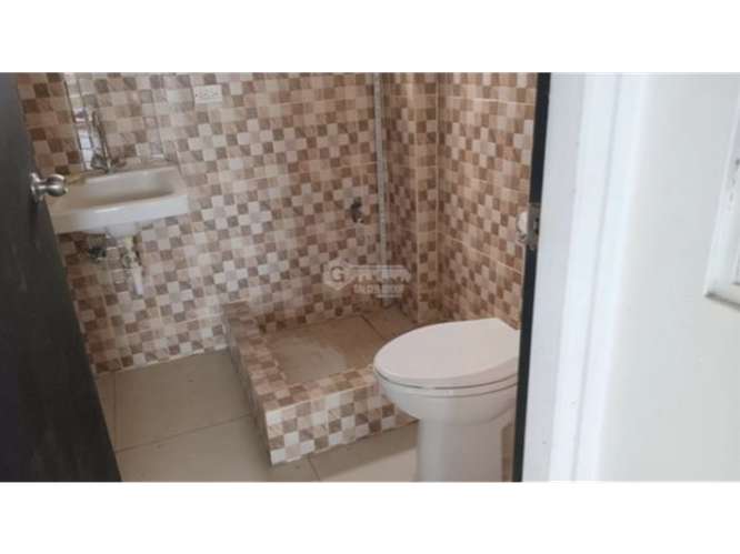 SE ALQUILA LOCAL 75M EN LOCAL  PLAZA VERSALLES VIA PRINCIPAL  VACIO - Imagen 19