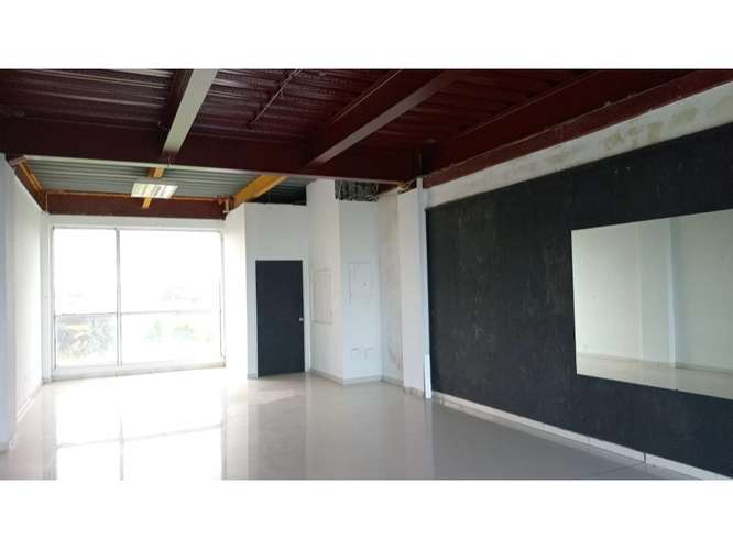 SE ALQUILA LOCAL 75M EN LOCAL  PLAZA VERSALLES VIA PRINCIPAL  VACIO