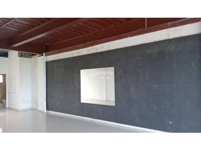 SE ALQUILA LOCAL 75M EN LOCAL  PLAZA VERSALLES VIA PRINCIPAL  VACIO - Imagen 16