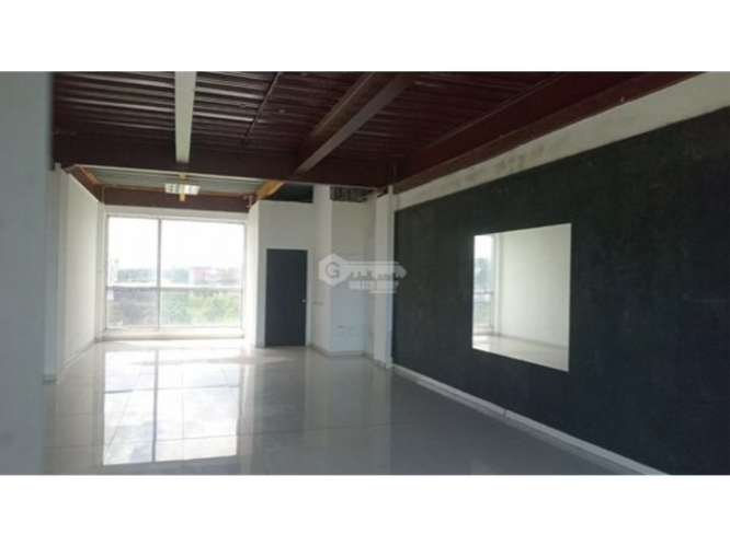 SE ALQUILA LOCAL 75M EN LOCAL  PLAZA VERSALLES VIA PRINCIPAL  VACIO - Imagen 17