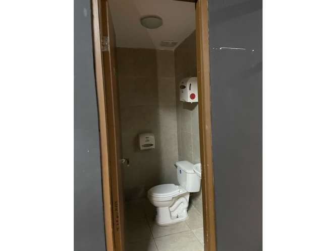SE ALQUILA LOCAL COMERCIAL 212 M2 EN PLAZA NORTE PLANTA ALTA