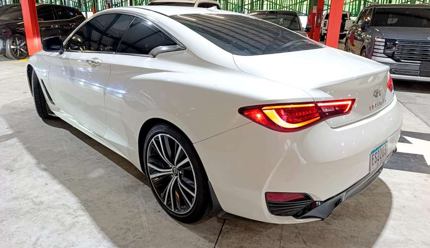 Infiniti Q60 Luxe 2020 - Imagen 2