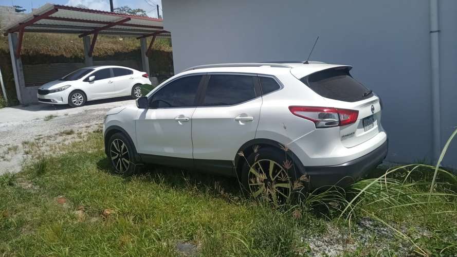 2015 Nissan qashqai  $3000  /    cell   /  Lea bien la descripciones del carro antes de chatear porfavor  - Imagen 9