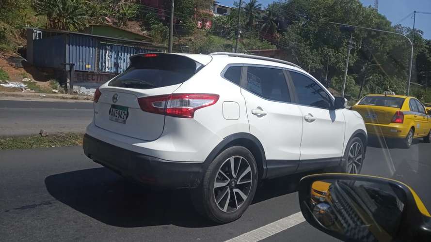 2015 Nissan qashqai  $3000  /    cell   /  Lea bien la descripciones del carro antes de chatear porfavor  - Imagen 3