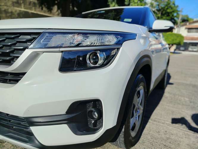 KIA SELTOS 2023 AUTOMÁTICA ÚNICO DUEÑO NEGOCIABLE  - Imagen 13