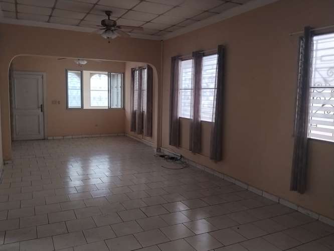 Casa en Parque Lefevre para comercio I com 4 parking y amplio patio - Imagen 1