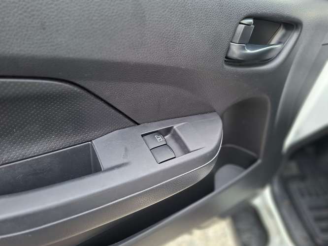 nissan urvan 2024 - Imagen 11