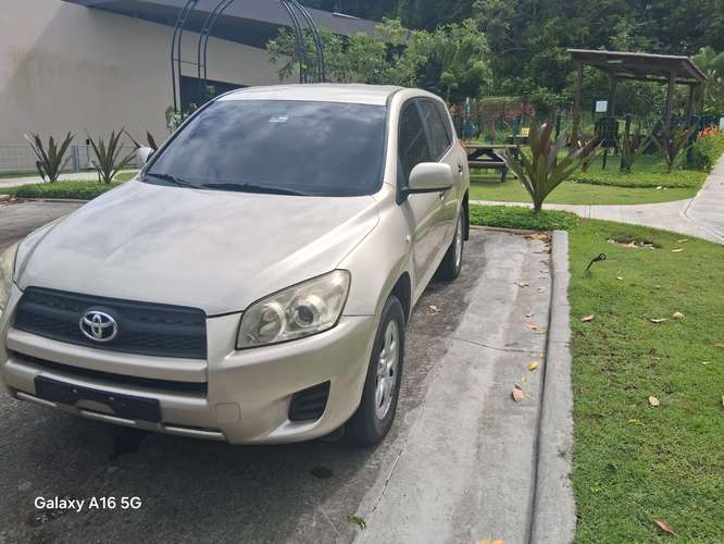 RAV 4 4X4 AUTOMATICA DORADA PRECIO NEGOCIABLE - Imagen 4