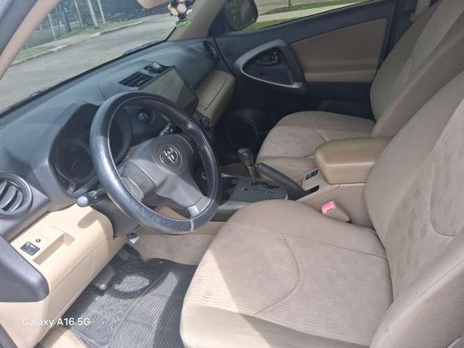 RAV 4 4X4 AUTOMATICA DORADA PRECIO NEGOCIABLE - Imagen 2
