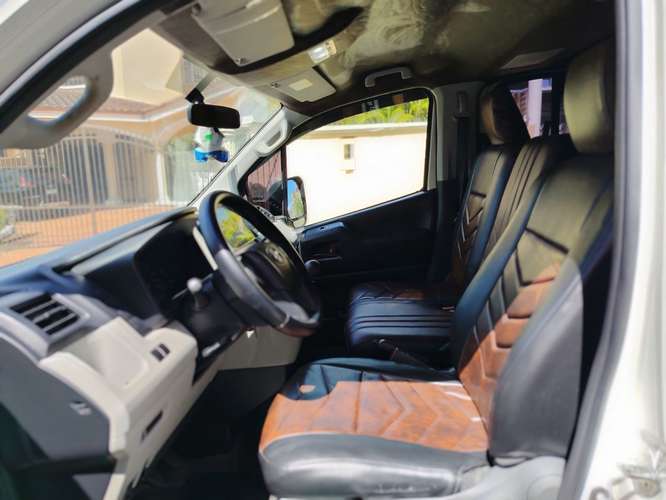 TOYOTA HIACE 2022 MANUAL ÚNICO DUEÑO NEGOCIABLE 