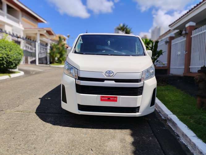 TOYOTA HIACE 2022 MANUAL ÚNICO DUEÑO NEGOCIABLE 