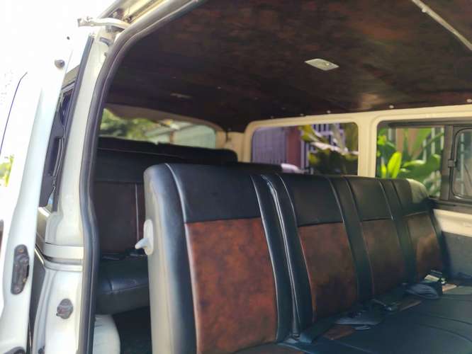 TOYOTA HIACE 2022 MANUAL ÚNICO DUEÑO NEGOCIABLE 