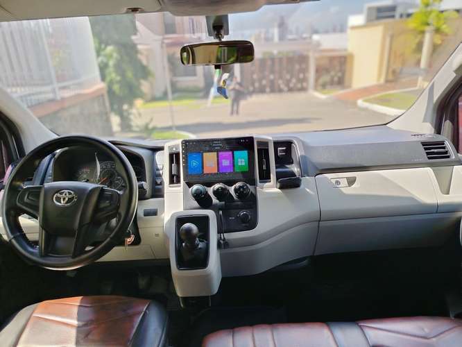TOYOTA HIACE 2022 MANUAL ÚNICO DUEÑO NEGOCIABLE 