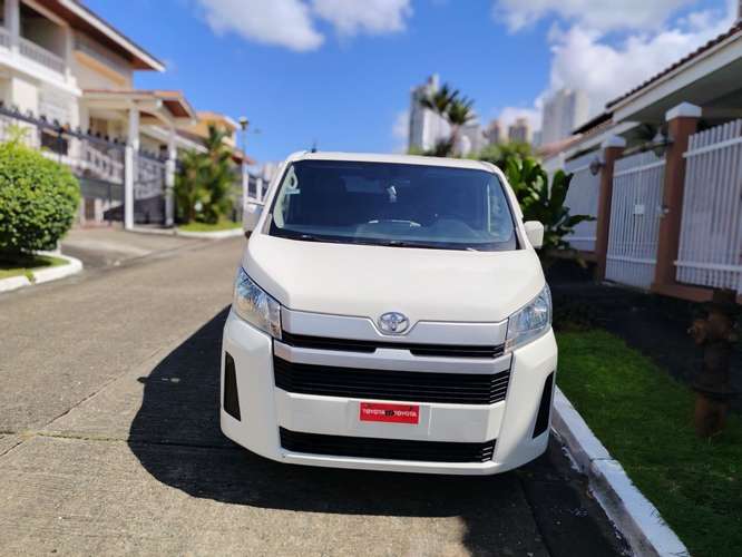 TOYOTA HIACE 2022 MANUAL ÚNICO DUEÑO NEGOCIABLE 