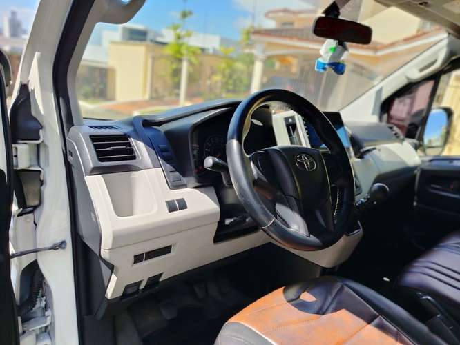 TOYOTA HIACE 2022 MANUAL ÚNICO DUEÑO NEGOCIABLE 