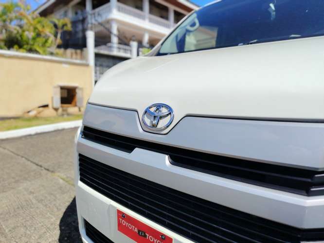 TOYOTA HIACE 2022 MANUAL ÚNICO DUEÑO NEGOCIABLE 