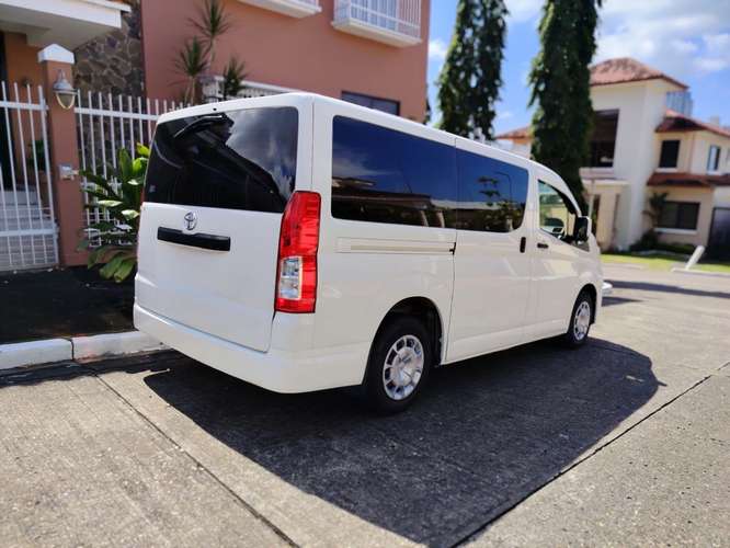 TOYOTA HIACE 2022 MANUAL ÚNICO DUEÑO NEGOCIABLE 