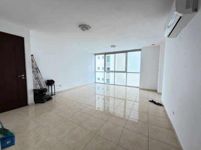 Alquilo apartamento en San Francisco, 2 recamaras con baño, linea blanca, 95m2, área social completa.