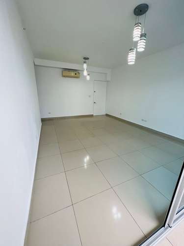 Alquilo apartamento en El Cangrejo, 2 recamaras, línea blanca o solo aires acondicionados, 100m2, Balcon. - Imagen 4