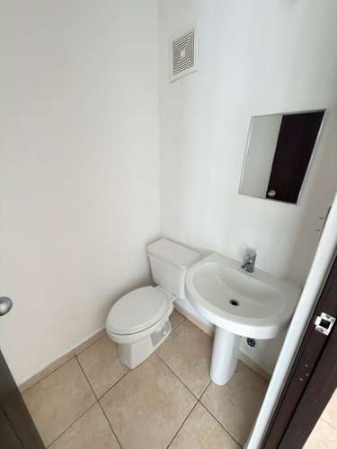 Alquilo apartamento en San Francisco, 2 recamaras con baño, linea blanca, 95m2, área social completa. - Imagen 16