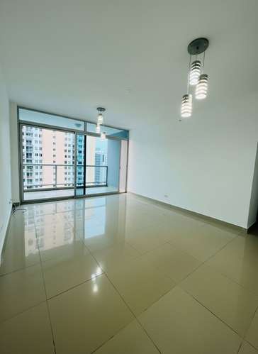 Alquilo apartamento en El Cangrejo, 2 recamaras, línea blanca o solo aires acondicionados, 100m2, Balcon.