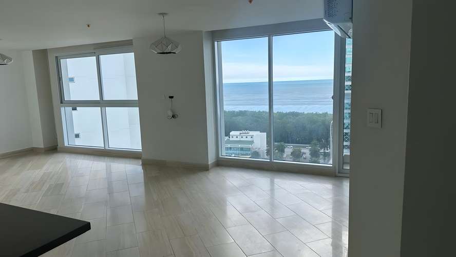 Exclusivo PH The Regent en Costa del Este: 2 Rec, Vista al mar y Amenidades de Lujo