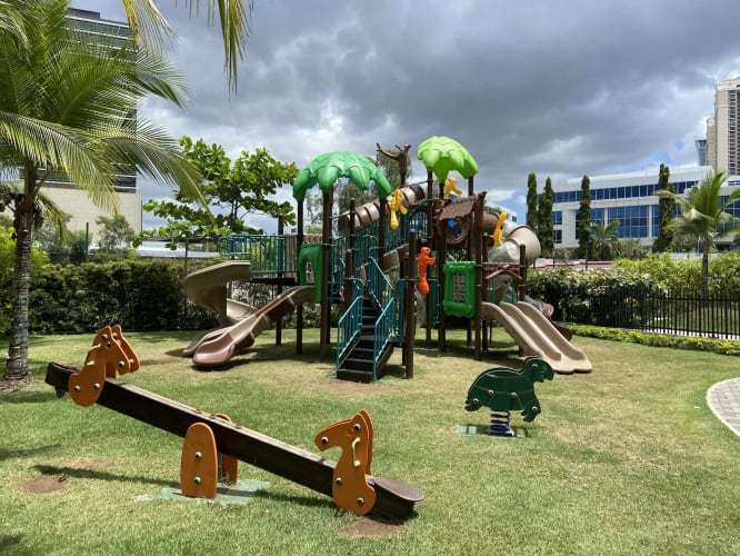 Exclusivo PH The Regent en Costa del Este: 2 Rec, Vista al mar y Amenidades de Lujo