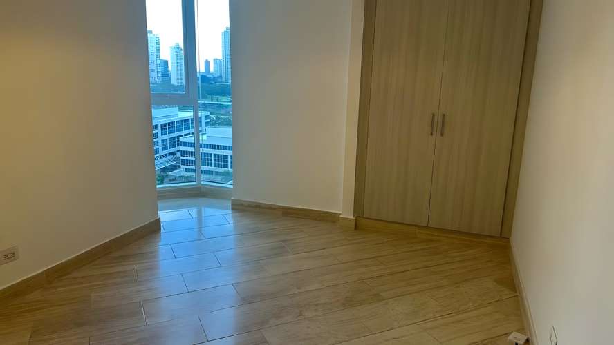 Exclusivo PH The Regent en Costa del Este: 2 Rec, Vista al mar y Amenidades de Lujo