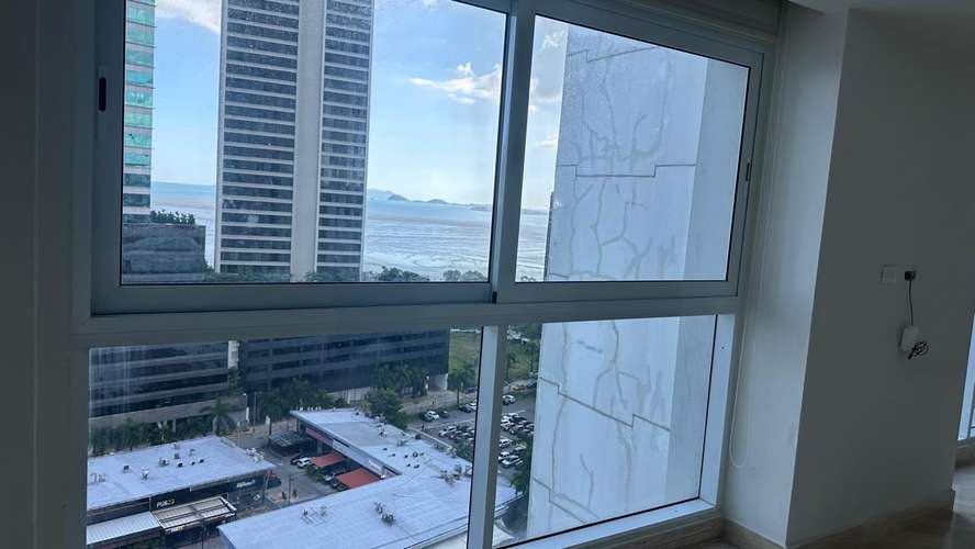 Exclusivo PH The Regent en Costa del Este: 2 Rec, Vista al mar y Amenidades de Lujo