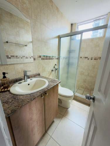 Alquilo apartamento en San Francisco, 2 recamaras, amoblado, cuarto y baño de empleada, remodelado, balcón, 110m2. - Imagen 16