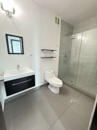Alquilo apartamento en San Francisco, 2 recamaras, semi-amoblado, 95m2, cerca de Parque Omar.