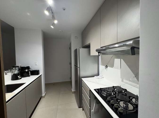 Alquiler de habitacion en 12 de Octubre solo para Dama - Imagen 2