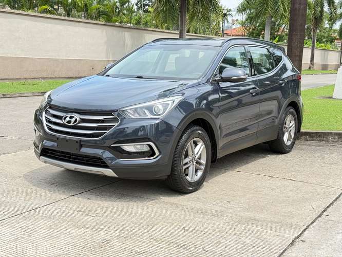 Hyundai Santa Fe 2017 a solo. $10,500